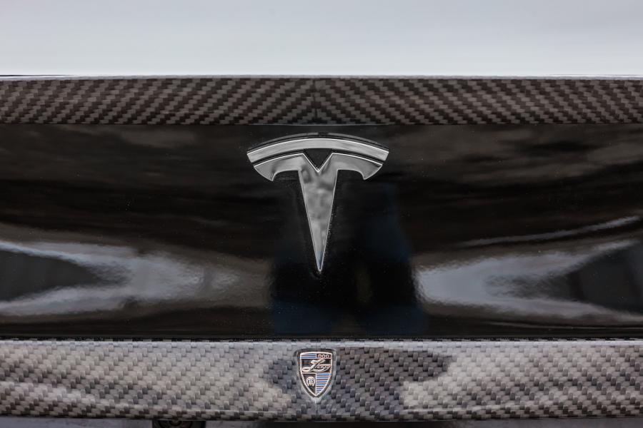  Tesla Model S Elizabeta by Larte Design 2016 года  (фото 22 из 22)